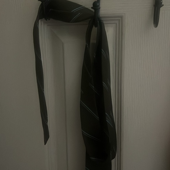 YSL Neck tie 100% silk nwot - Picture 4 of 4